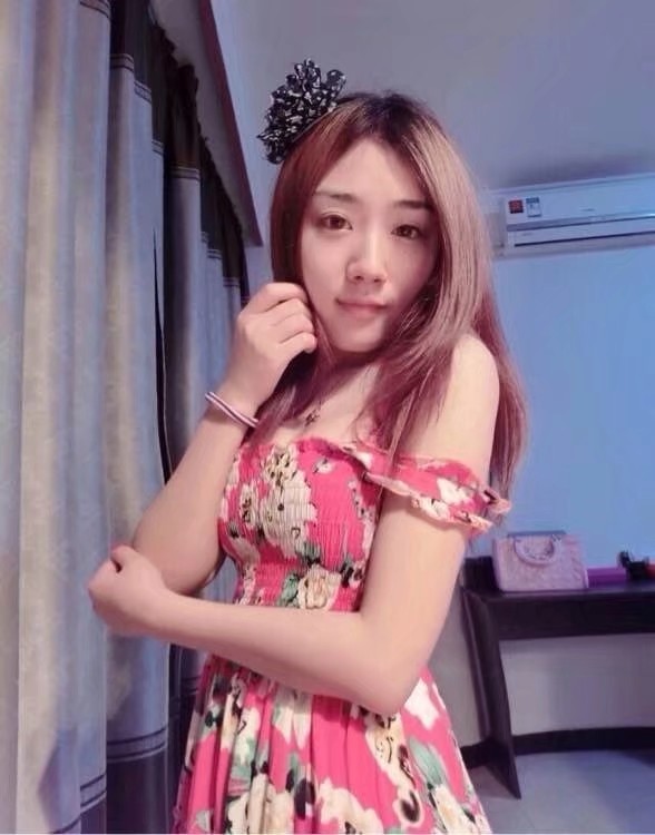 极品大奶美女，丝滑手感，飞一般的感觉