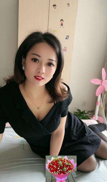 三亚性感熟女月月爽爽