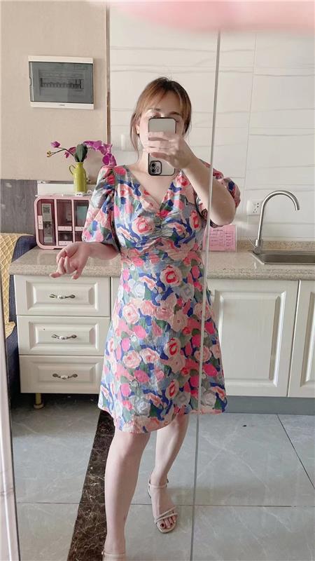 纯情美女按摩抓龙筋服务