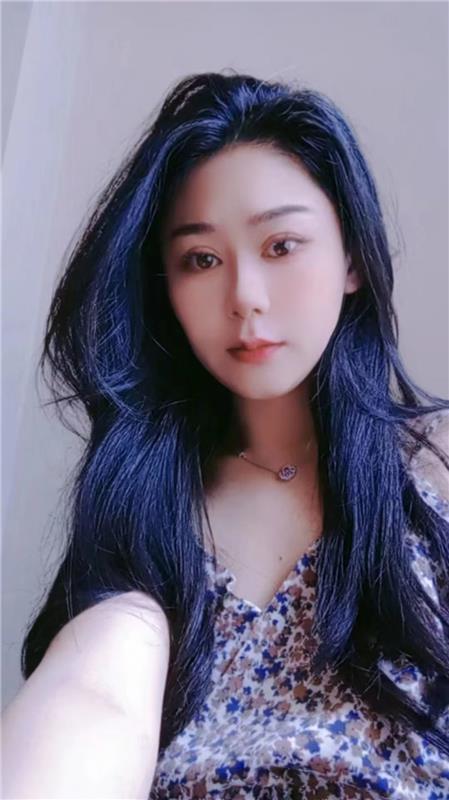 分享个宝藏女孩儿，身材和颜值绝了