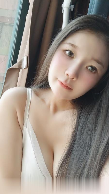 肥臀大胸小少妇