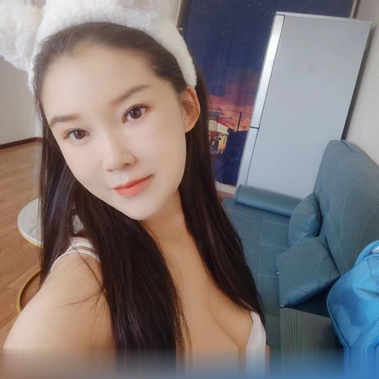 肥臀大胸小少妇