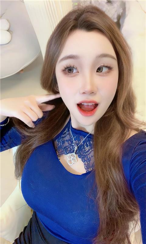 长相甜美妹子水中箫超赞