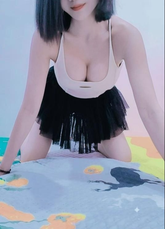 短发美女小少妇