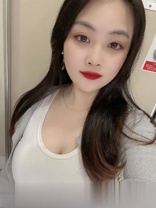 丰满的妞妞.
