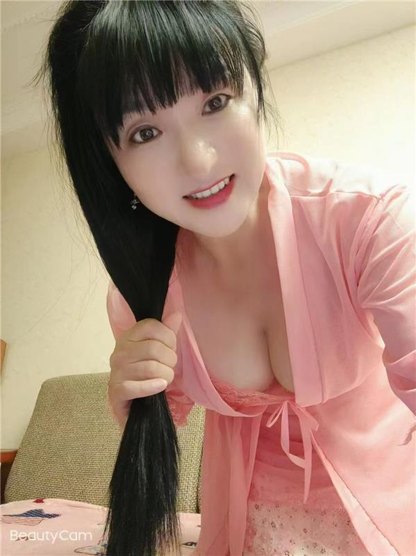 南稍门地铁口附近的熟女姐姐