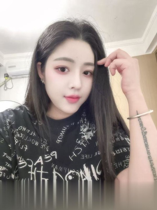 丰满翘臀梓琪超有料