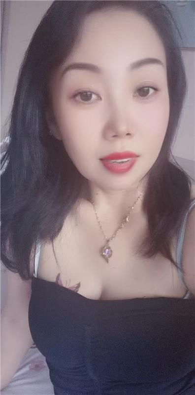 服务系丰满诱惑少妇