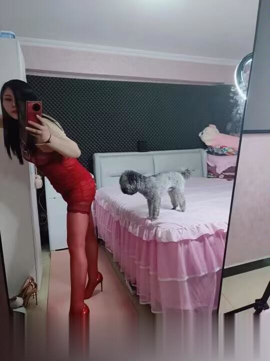 双桥翘臀潮喷大眼少妇