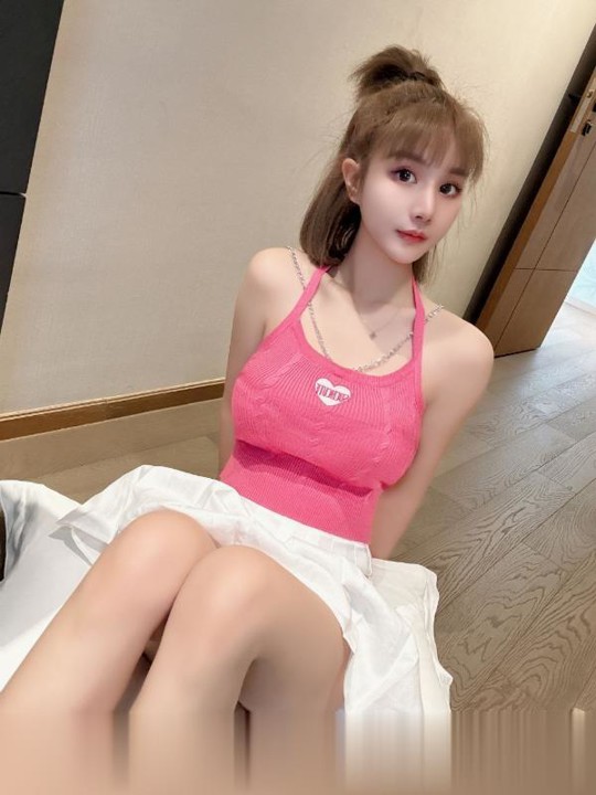 肤白貌美颜值梦梦