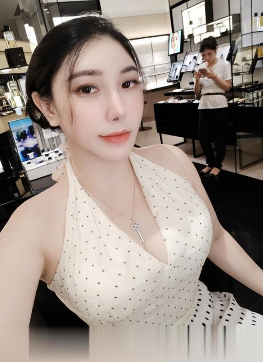 sm夹乳肥臀骚货