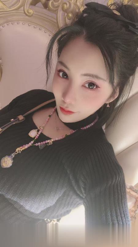 网红脸桃子.
