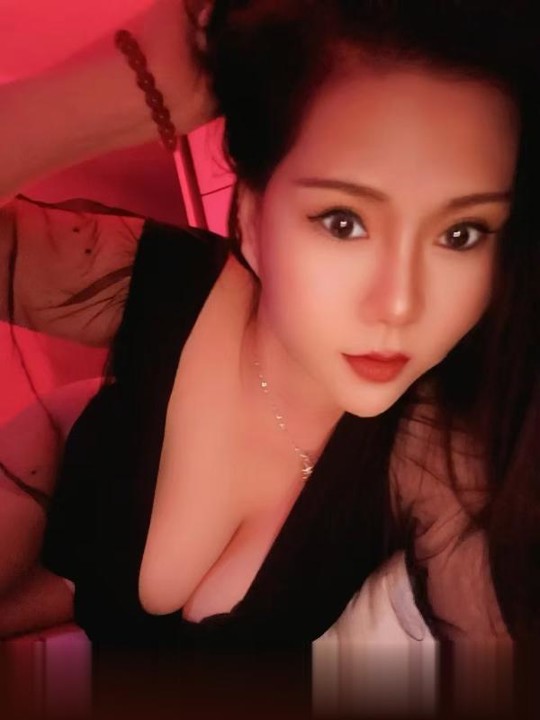 大奶骚货..
