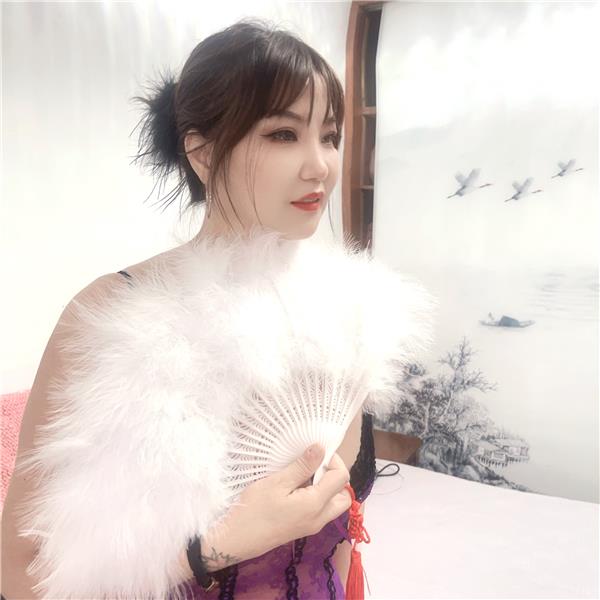 性感长腿骚妇媚儿