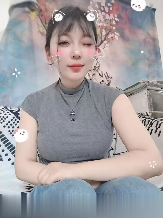 巨乳少妇花儿