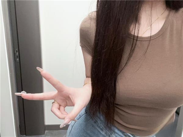 江宁173cm颜值系女孩