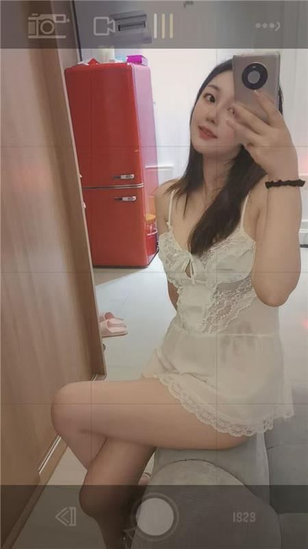 瑶海去白嫩大胸妹子