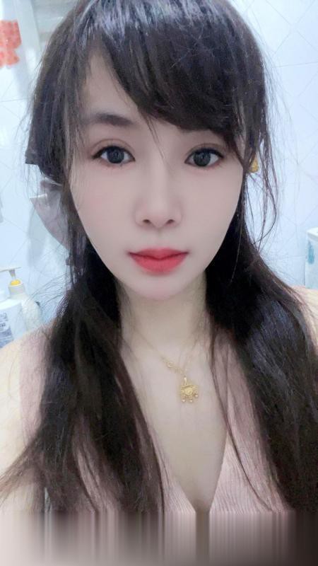 大眼酥胸萌妹纸泄火