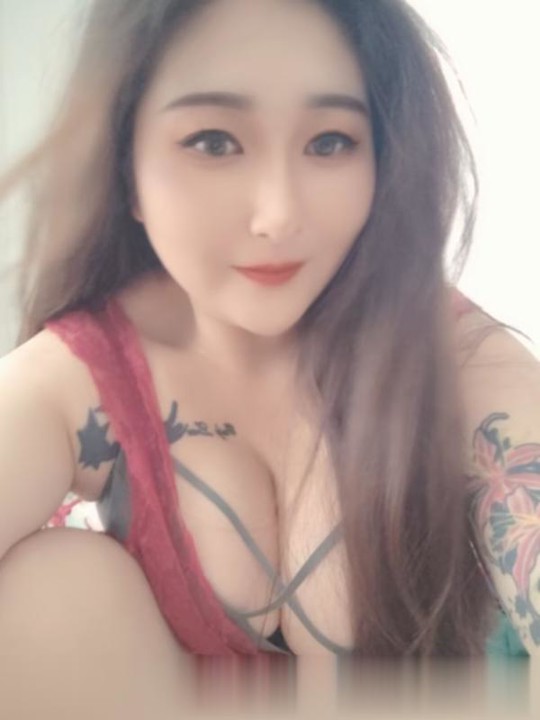 有点小贵的巨乳妹子
