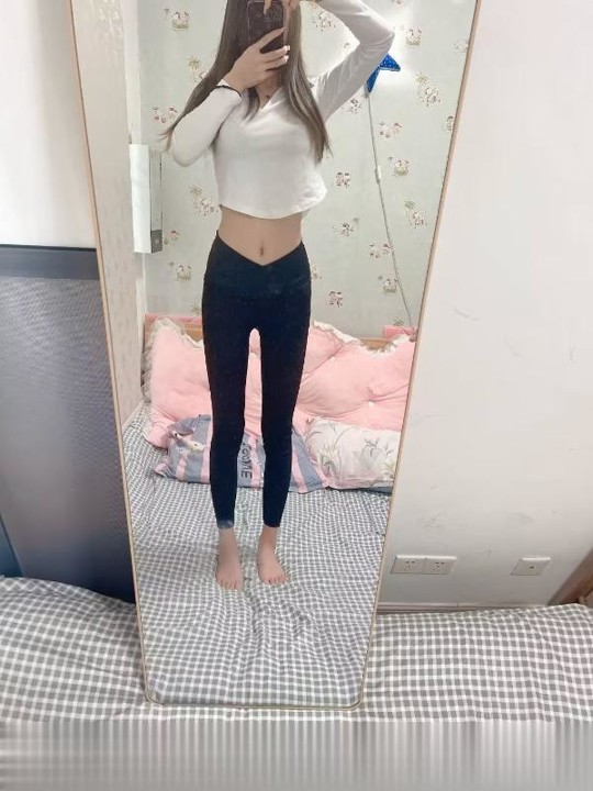 瑜伽小少妇.