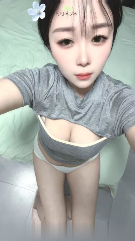 白嫩多汁骚少妇