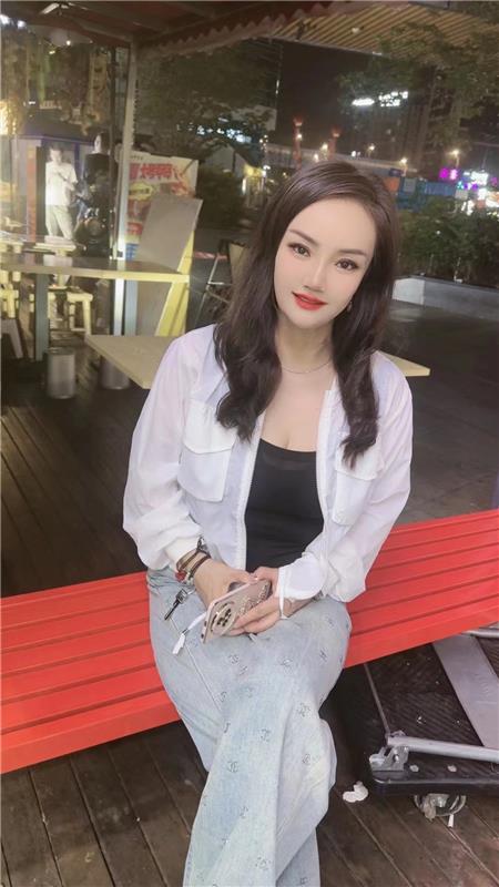 可以三通吞精的骚姐姐