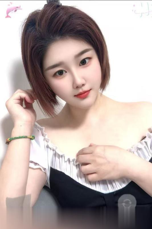 东门短发性感小少妇