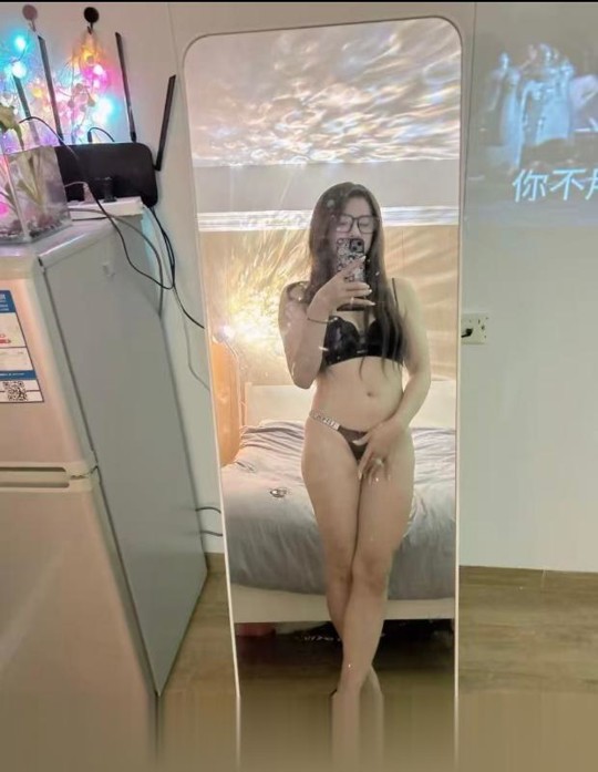 个人美腿骚臀人妻