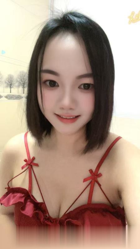 大灯娇小美妇
