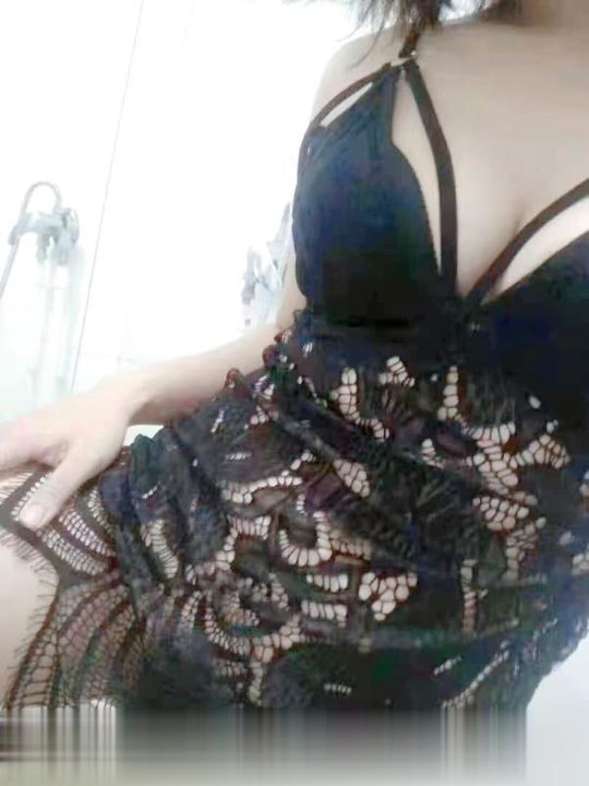 大胸性感小少妇