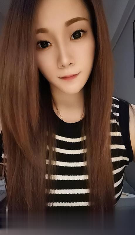 龙华大胸性感小姐姐