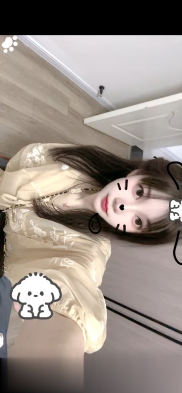 过年不休息小姐姐