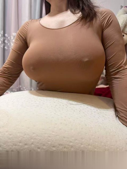 闵行可三通G奶大胸女