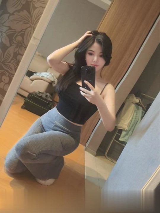 性感妩媚大胸妹子