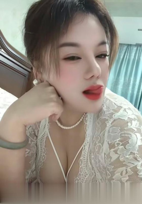 马群舌吻薇薇老师