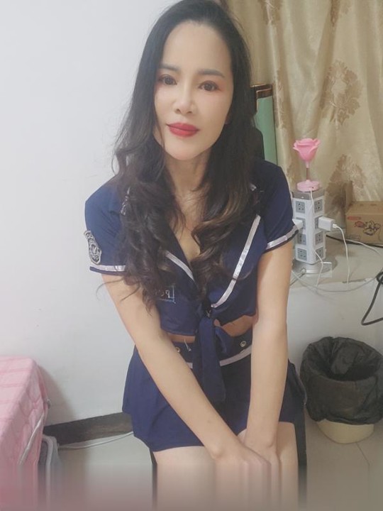 白云梅花园长腿御姐