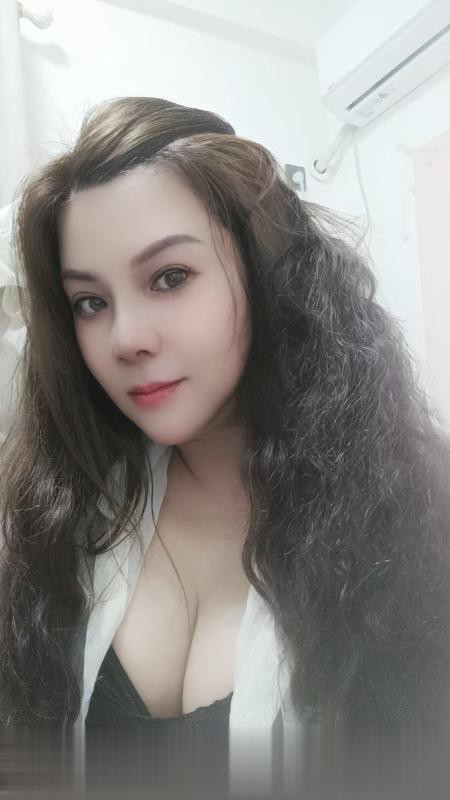 大波浪服务型少妇
