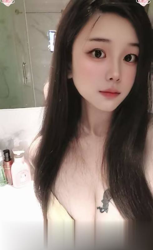 舌吻大胸露露
