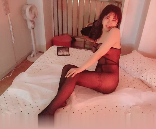 火辣性感翘臀小娇妻