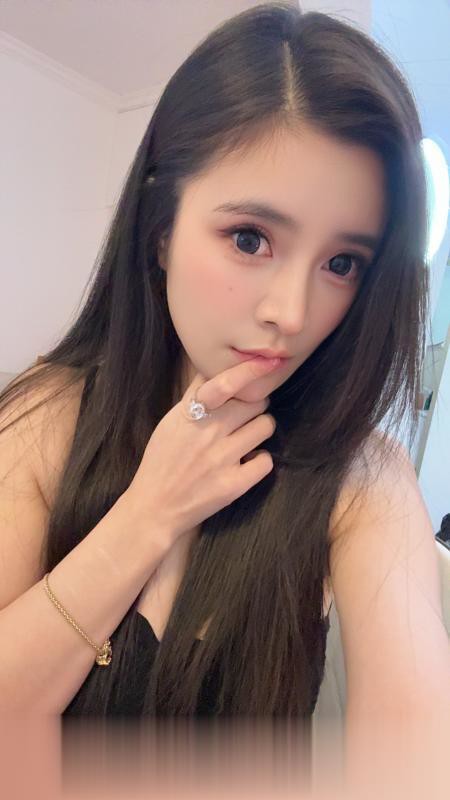 高颜值甜美风小女友