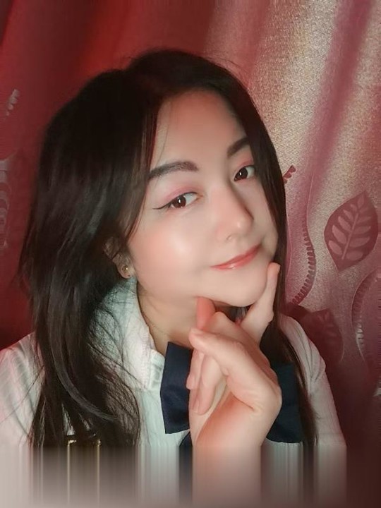 湖塘性感少妇白云