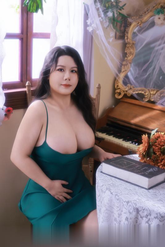 前凸后翘g奶少妇