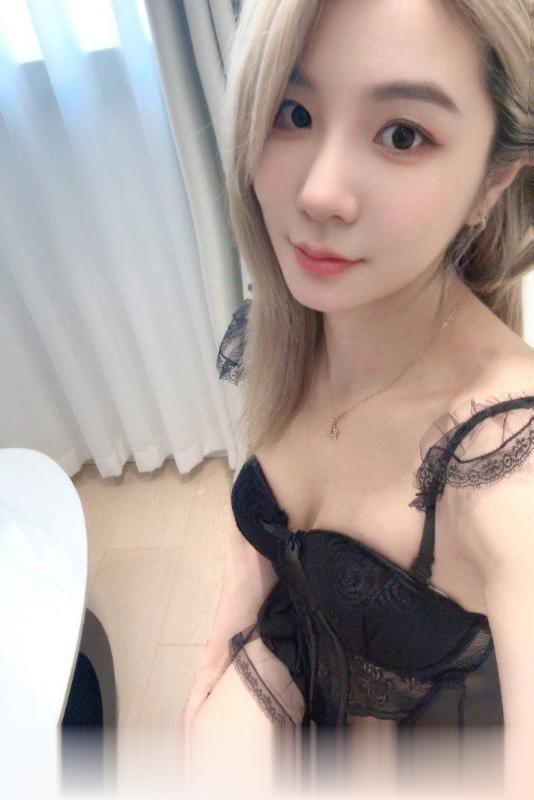 抱操金发排骨精