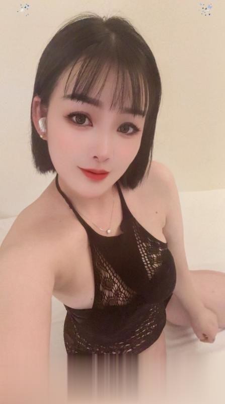 服务系蜜桃臀梨子