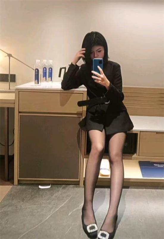 弥勒19岁精神小妹