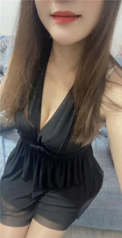 西湖大胸性感霜霜
