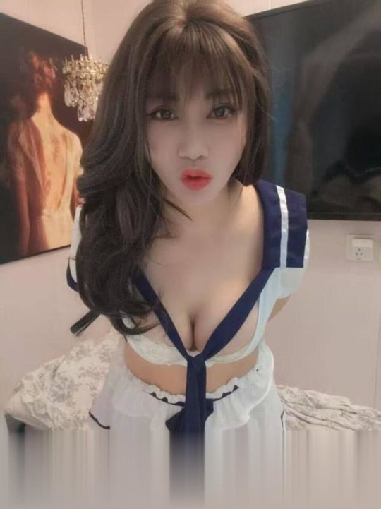 制服黑丝嫩妹