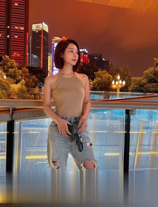 短发健身御姐