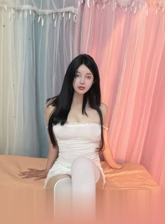 福田前凸后翘妹子