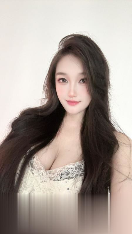 天河性感大奶李欣冉